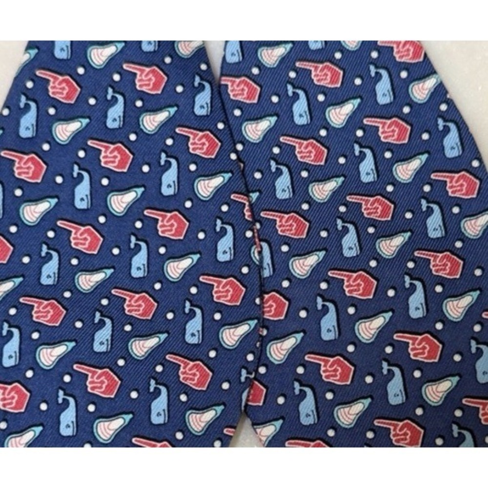 Vineyard Vines Bow Tie Mens Blue Whale Foam Finger Print 100% Silk Self Tie